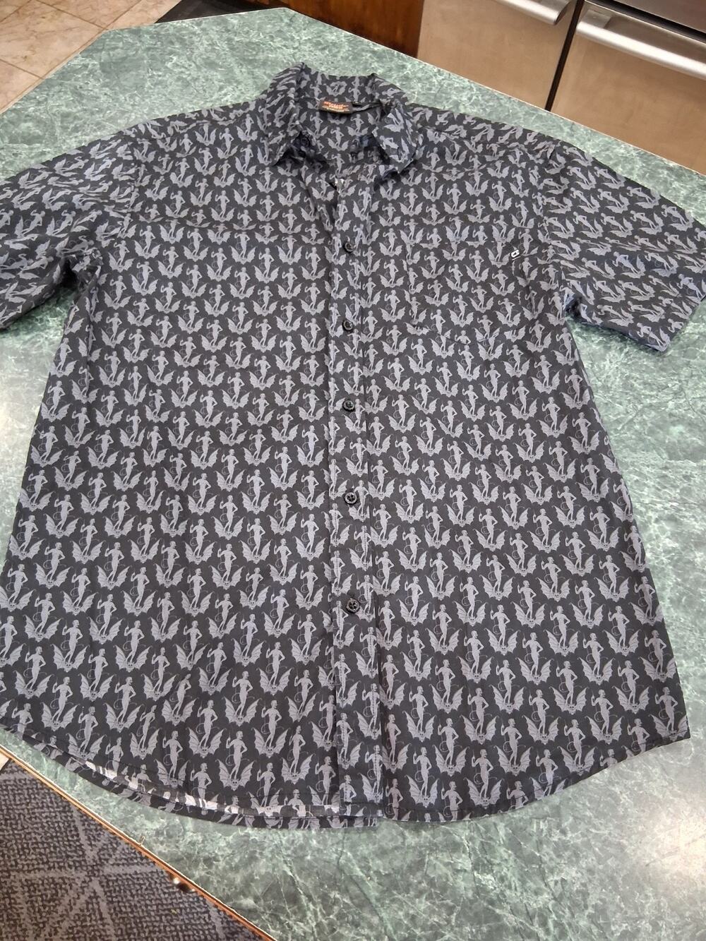 BEISTLE Creepy Co. Spooky Devil Print Short Sleeve Button Up Shirt Large